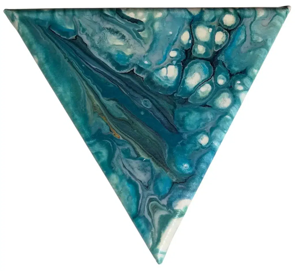Acrylique fluide sur châssis coton, "Éclats n°5", œuvre de Marianne Borgna-Fransioli, triangle équilatéral de 20x20x20cm, 2022
